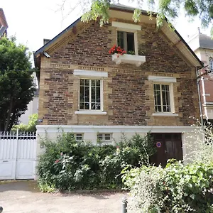 D'hote Le Jardin De L'esplanade Centre Et Gare , Rennes Frankrijk